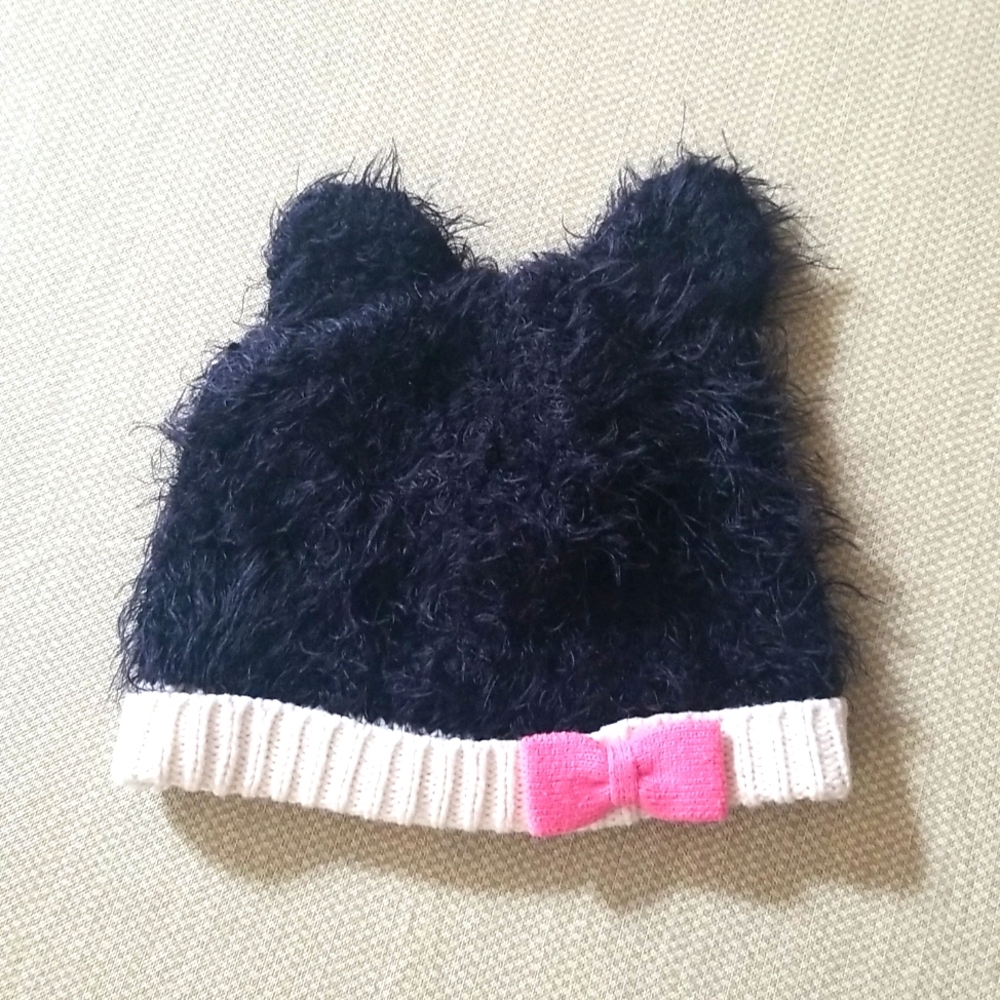❣5 for $25 Sale❣🥳HOST PICK🥳 Adorable Furry Hat With Ears And Bow🎀 - Picture 1 of 3